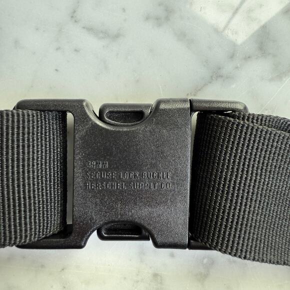 Herschel Supply Co. Unisex Black Hip Pack Belt Bag 9x7” Adjustable - Picture 6 of 9